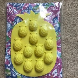 NWT Lilly Pulitzer Pineapple Ice Cube Tray